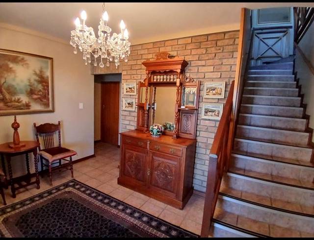 5 BEDROOM HOUSE FOR SALE IN STILBAAI-WES